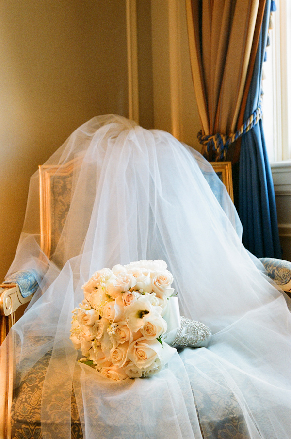 ivory wedding bouquet photo by Yvette Roman Photography